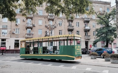 В Днепре запустили ретро-трамвай — вагон будет курсировать от вокзала до центра города