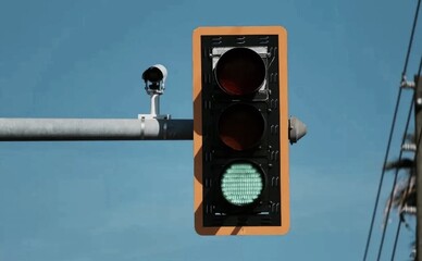 В Днепре с мая заработают изумрудные светофоры: водителей ждет пять важных изменений