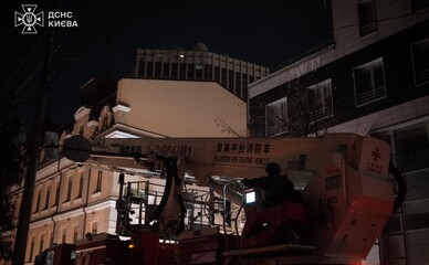 В Киеве повреждена гимназия во время атаки РФ, а дети переждали тревогу в укрытии