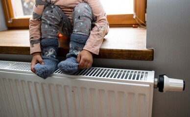 В Киеве на Харьковском массиве вернули свет, но с отоплением до сих пор проблемы