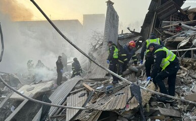 У Харкові врятували дівчину з-під завалів після нічної атаки, знищено чотири будинки