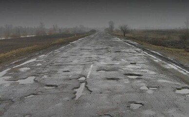Водіям пояснили як отримати компенсацію за пошкоджені колеса через ями на дорогах