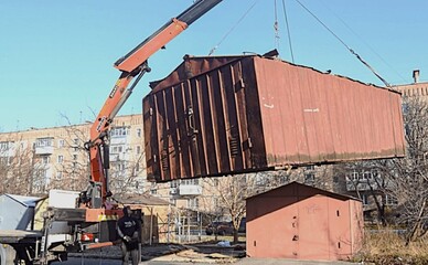 В Днепре решили снести незаконные гаражи и ограждения в разных районах