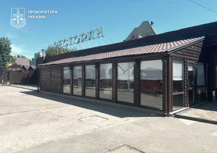 На Осокорках на берегу Днепра появился незаконный комплекс отдыха на 0,4 га