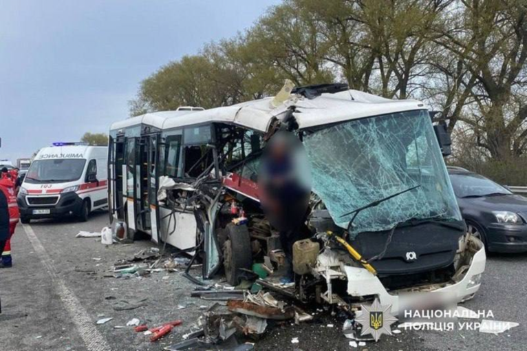 На Полтавщине в ДТП с участием грузовика пострадали пассажиры автобуса