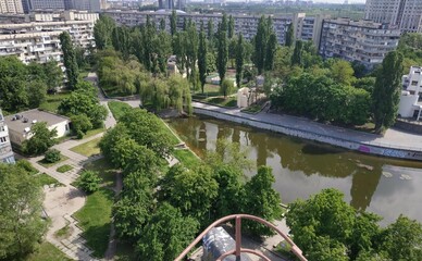 В Подольском районе Киева за семь месяцев 2026 года не создали ни одного нового укрытия