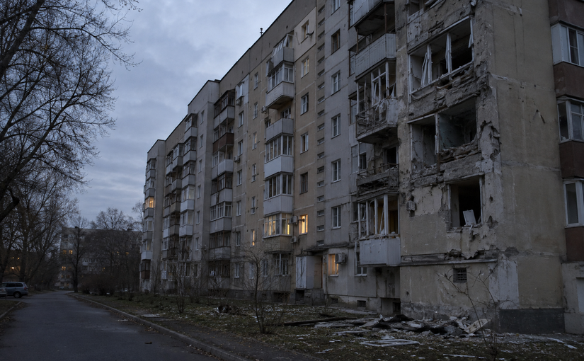 У Дніпрі російський дрон влучив у квартиру військового, травмувалася 8-річна донька