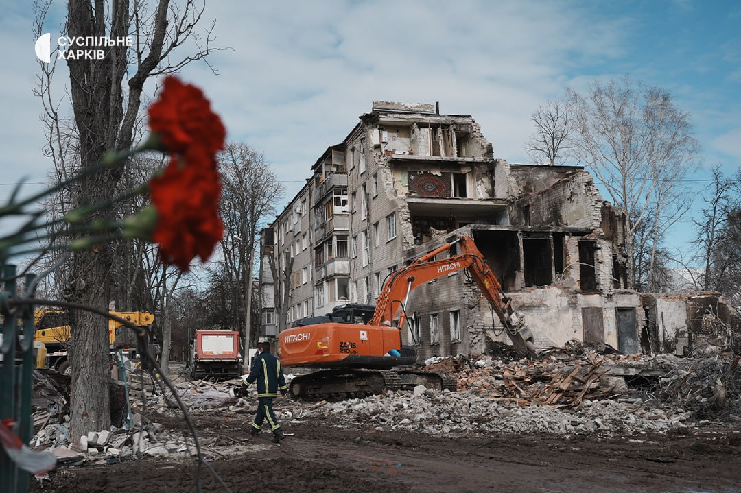 После ракетного удара по Харькову семьям передали тела семи погибших фото 1